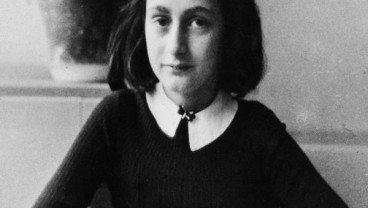 Surat Pena Anne Frank Dipamerkan di Danville Station