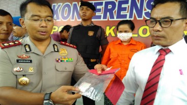 Penyanyi Dangdut Xena Xenita Ditangkap Polisi Usai Manggung 