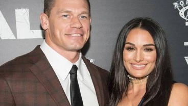 Pegulat John Cena Batalkan Pernikahannya dengan Nikki Bella