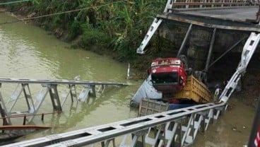 Jembatan Penghubung Tuban-Lamongan Ambruk, 2 Sopir Truk Tewas