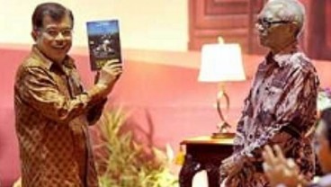 RESENSI BUKU: Rachmat Saleh Sang Legenda Kejujuran