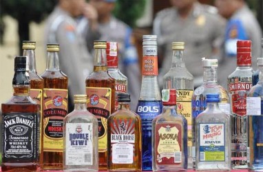 Polisi Sita Puluhan Botol Miras di Wilayah Singkawang