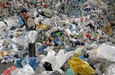HARI BUMI: Setop Sampah Plastik, Setop Sampah Politik