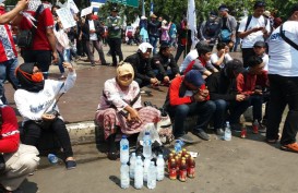 Hari Buruh: Pedagang Minuman Raup Untung Dua Kali Lipat