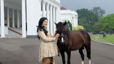 Lagi Hamil, Kahiyang Ayu Unggah Video Berkebaya di Istana Bogor 