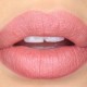 5 Kebiasaan yang Bisa Membuat Bibir Menghitam