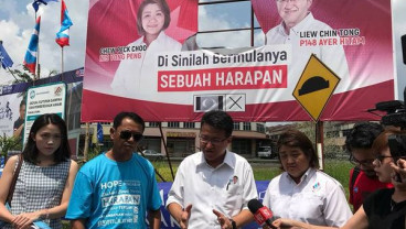 Jelang Pemilu Malaysia, Tensi Persaingan Mahathir-Najib Makin Panas