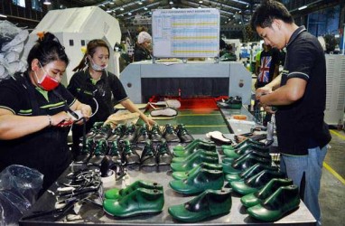 PELUANG PABRIKAN : Bisnis Sepatu Tetap Menjanjikan