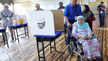 PEMILU MALAYSIA: Najib Diprediksi Menang, Mahathir Dianggap Tua