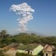 Gunung Merapi Keluarkan Asap Tebal 