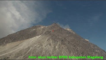 Gunung Merapi Batuk, Hujan Abu Vulkanik Hingga Radius 12 Kilometer dari Puncak