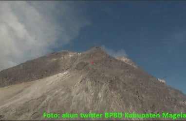 Gunung Merapi Batuk, Hujan Abu Tipis Tersebar hingga 22 Kilometer