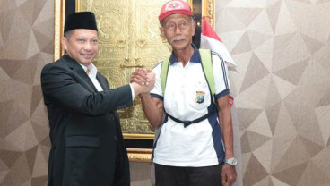 Kapolri Terima Purnawirawan Polri yang Berjalan Kaki Surabaya-Jakarta