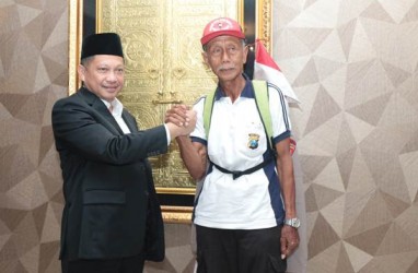 Kapolri Terima Purnawirawan Polri yang Berjalan Kaki Surabaya-Jakarta