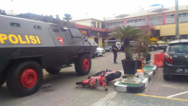 Dengar Bunyi Tembakan, Plt Gubernur Riau Terlihat Tegang