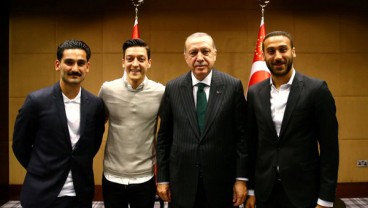 Foto Bareng Erdogan, Ozil & Gundogan Dalam Masalah