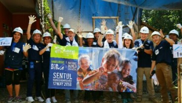 Relawan Duta Besar dan Habitat for Humanity Indonesia Perkuat Komitmen Bangun Rumah Layak