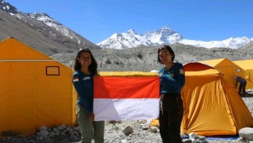 Merah Putih di Puncak Dunia, 2 Srikandi Indonesia Tuntaskan Ekspedisi 7 Summit di Everest