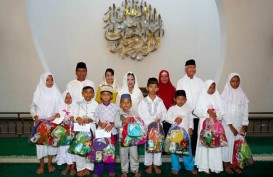 Rangkul Anak Yatim Pada Hari Pertama Puasa, Ustadz Fahmi Apresiasi Sahid Group