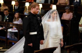 ROYAL WEDDING: Anggunnya Meghan Kenakan Tiara, Simak Detail Busana Pangeran Harry & Sang Istri