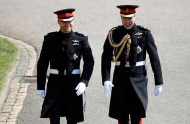 Ini Perbedaan Seragam Pernikahan Pangeran Harry dan Pangeran William