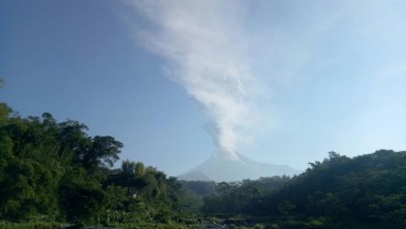 ERUPSI FREATIK Merapi Kembali Terjadi, Hujan Abu Mengguyur Balerante