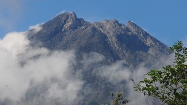 ERUPSI MERAPI: Kamis 10.48 WIB Ada Letusan Lagi, Warga Tetap Beraktivitas