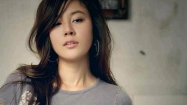 Aktris Cantik Korea Kim Ha Neul Lahirkan Anak Perempuan