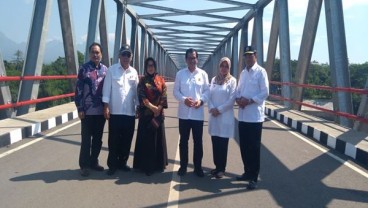 Tiga Menteri Resmikan Jembatan Wijaya Kusuma di Kediri