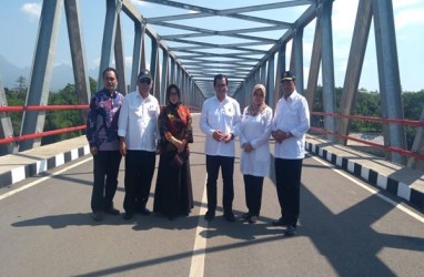 Tiga Menteri Resmikan Jembatan Wijaya Kusuma di Kediri