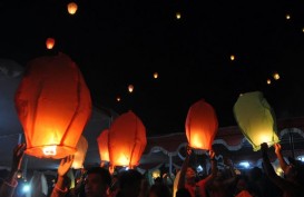 Makna Ribuan Lampion Diterbangkan di Candi Borobudur