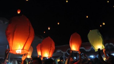 Makna Ribuan Lampion Diterbangkan di Candi Borobudur