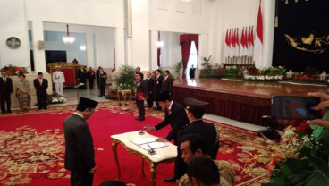 Jokowi Lantik Yahya Cholil Staquf Jadi Anggota Watimpres