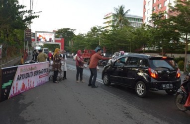 Aryaduta Makassar Gelar Program Pembagian Takjil Rutin