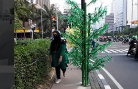Pohon Imitasi di Trotoar DKI, Ini Kritikan Koalisi Pejalan Kaki