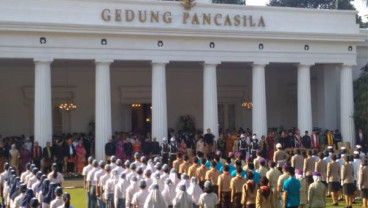 Pakai Beskap Jawa, Presiden Jokowi Pimpin Upacara Hari Kelahiran Pancasila