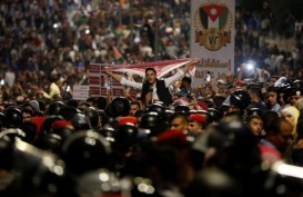 Rakyat Yordania Protes UU Pajak Baru, Raja Abdullah Panggil PM Hani Mulki