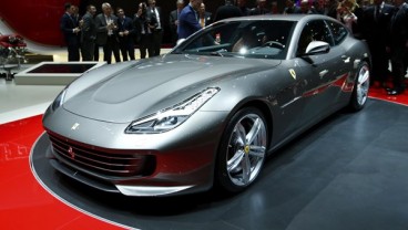 PASAR  SUPERCAR : Model Baru Berdatangan