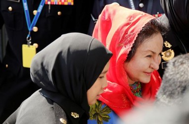 Berbaju Biru, Begini Gaya Istri Najib Datangi KPK Terkait Skandal 1MDB
