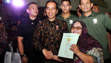 Jokowi Bagikan 5.000 Sertifikat Tanah di Subang