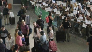 Pesawat Carteran Polish Airlines Dilarang Melayani Penumpang Tambahan