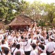 Bali Rayakan Kuningan, Gelar Tradisi Mesuryak dengan Bagi-Bagi Uang