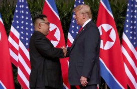 Sejarah Dicatat! Trump & Kim Jong-un Berjabat Tangan di Depan Dunia Pertama Kalinya
