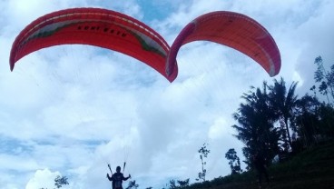 JELAJAH WISATA MALANG, Melayang Menikmati Pemandangan