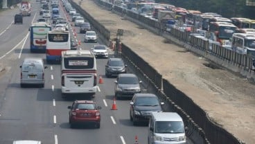 Kepadatan Kendaraan Terpantau di Simpang 4 Kalimalang, Bekasi