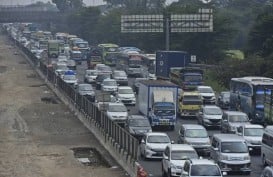 Lalu Lintas di Tol Jakarta-Cikampek Menuju Cipali Padat Merayap