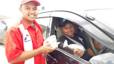 Pertamina MOR IV Gelar Pertamax Berkah, Pemudik Bisa Dapat Mainan Bambu Gratis 