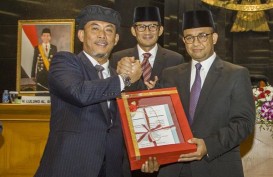 Malam Takbiran, Anies dan Sandi Tinjau Sejumlah Masjid