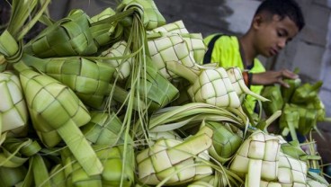 Berburu Selongsong Ketupat