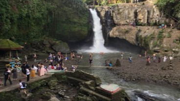 JELAJAH JAWA BALI 2018: Sejuknya Air Terjun Tegenungan di Bali